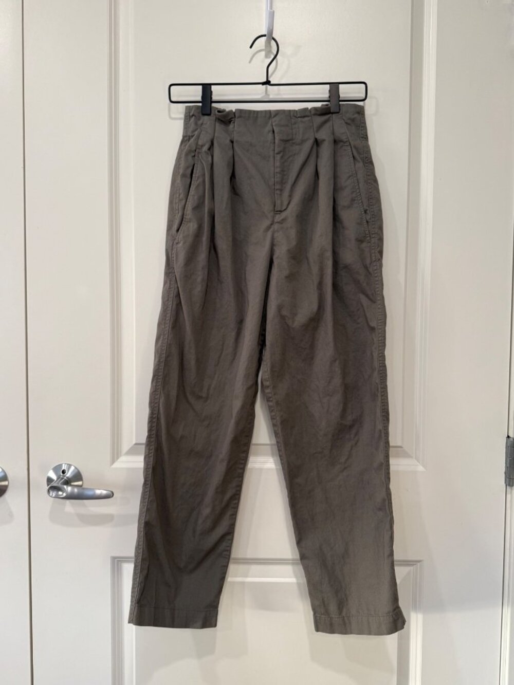Abercrombie & Fitch Women’s High-Waisted Pleated Chino Pants Olive Green Size 27